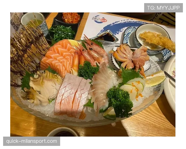 仲满居然一天三顿都在吃高级料理,这生活我服! 仲满居然一天三顿都在吃高级料理,这生活我服!